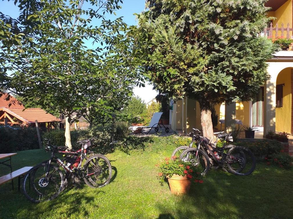 Art Inn Apartmanhaz Balaton-Gyenesdiás Eksteriør billede